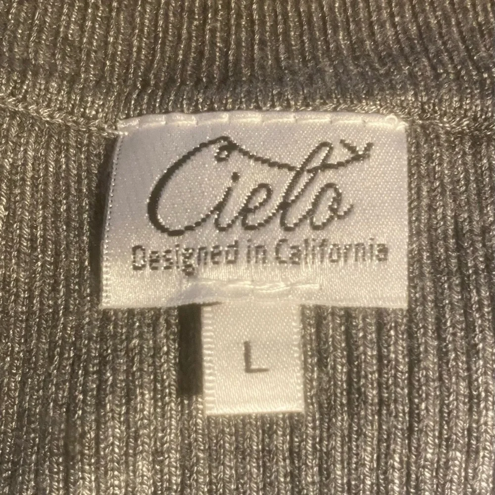Cielo Silver Ribbed Knit Top - Picture 3 of 7
